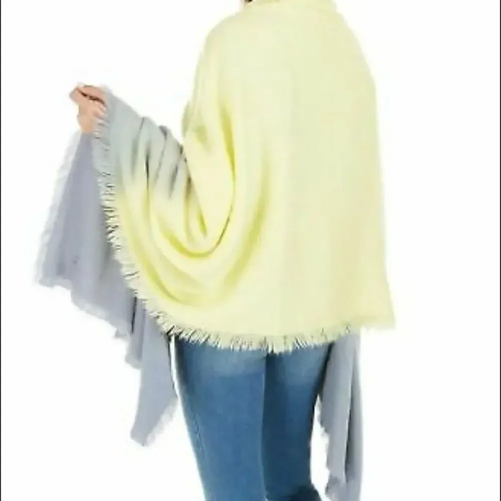 ✨Ellen Tracy Woven Ombre Ultra Soft Scarf✨